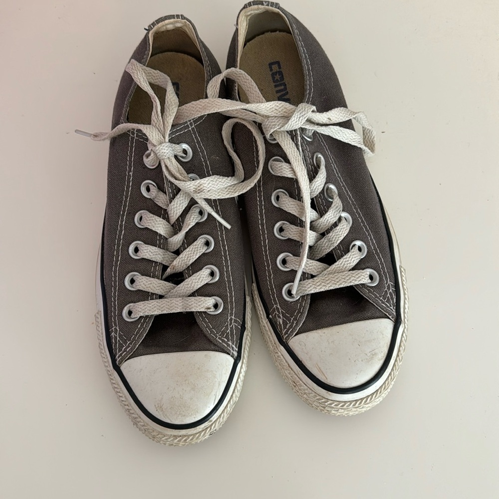 Gray converse All-Stars women’s size 7 men’s size 5